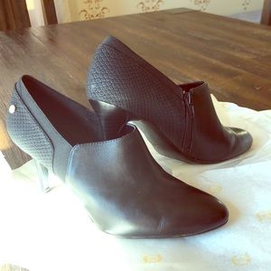 Calvin Klein 8.5 M booties